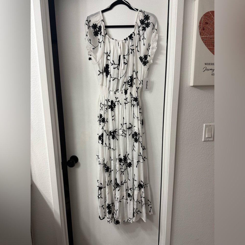 Anthropology x Kindred Elegant Embroidered White and Black Floral Dress - Picture 2 of 6